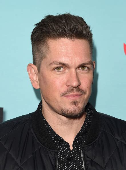 Steve Howey 2024: Wife, net worth, tattoos, smoking。